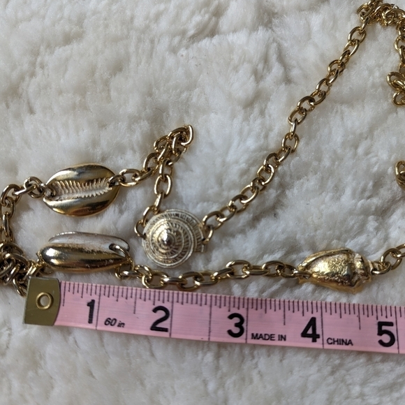 Mermaidcore faux gold and shells on chain long necklace - Picture 4 of 5